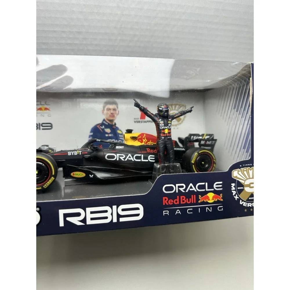Bburago - 18-60061 - Oracle Red Bull RB19 & Verstappen #1 Figure- Scale 1:24